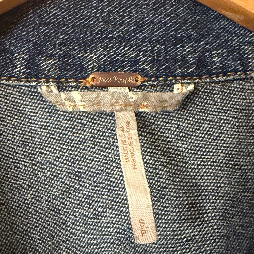 Free People Classic Short Blue Jean Denim Jacket Excellent Condition Small - Picture 3 of 8
